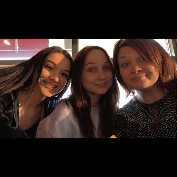 Meet your Posher, Ruth - Picture 1 of 1